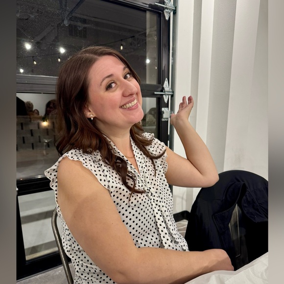 Meet your Posher, Olivia - Picture 1 of 1